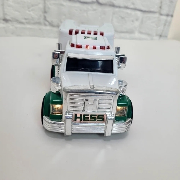 Hess Toy Truck and Jet Collectible 2010 - Picture 16 of 17